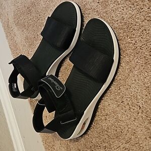 NWT Sketchers Arch Fit Sandals Size 9